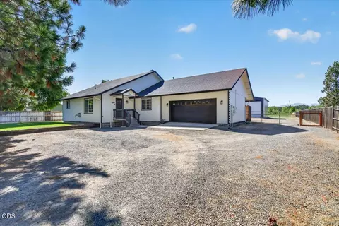 Exterior - 176 E Gregory Rd, Central Point, OR 97502 photo 1 of 14