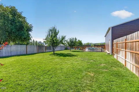 Exterior - 176 E Gregory Rd, Central Point, OR 97502 photo 8 of 14