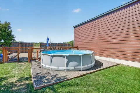 Exterior - 176 E Gregory Rd, Central Point, OR 97502 photo 9 of 14