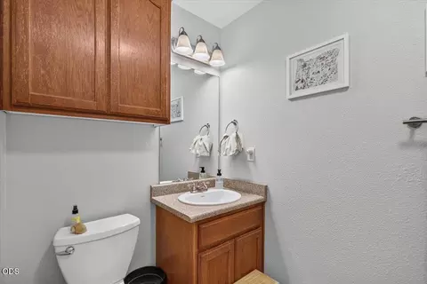 Bath - 176 E Gregory Rd, Central Point, OR 97502 photo 3 of 4