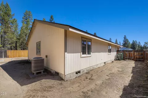 Exterior - 52471 Medill Ct, La Pine, OR 97739 photo 6 of 7