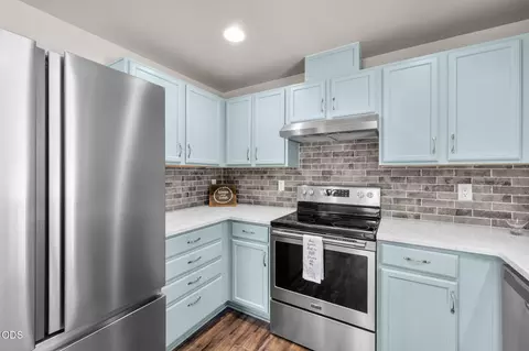 Kitchen - 52471 Medill Ct, La Pine, OR 97739 photo 3 of 3