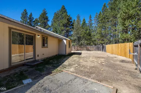 Exterior - 52471 Medill Ct, La Pine, OR 97739 photo 3 of 7