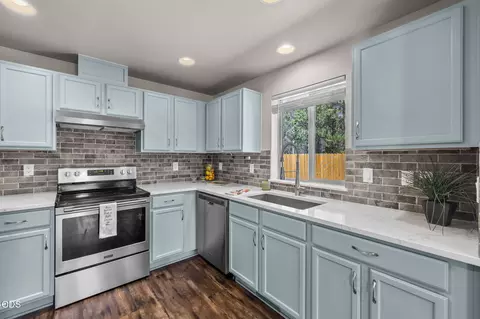 Kitchen - 52471 Medill Ct, La Pine, OR 97739 photo 1 of 3