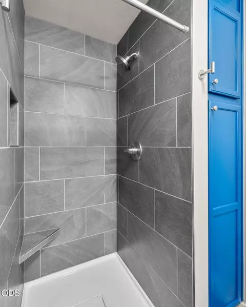 Bath - 52471 Medill Ct, La Pine, OR 97739 photo 3 of 4