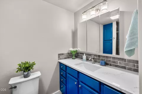 Bath - 52471 Medill Ct, La Pine, OR 97739 photo 1 of 4