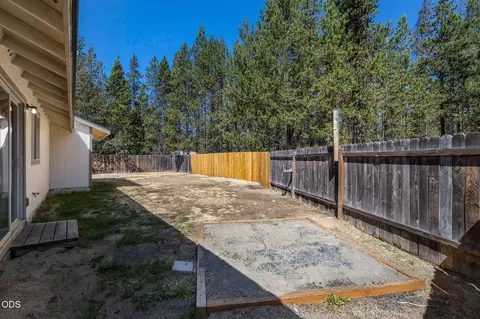 Exterior - 52471 Medill Ct, La Pine, OR 97739 photo 2 of 7