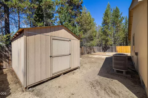 Exterior - 52471 Medill Ct, La Pine, OR 97739 photo 5 of 7