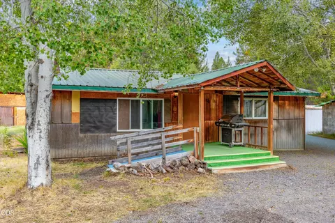 Exterior - 52555 Center Dr, La Pine, OR 97739 photo 3 of 8