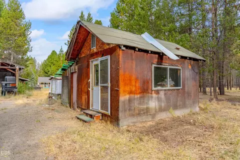 Exterior - 52555 Center Dr, La Pine, OR 97739 photo 7 of 8