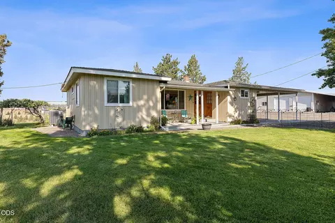 1604 S Adams Dr, Madras, OR 97741