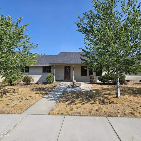 825 NW Poplar Pl, Redmond, OR 97756
