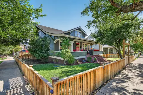 311 B St, Ashland, OR 97520