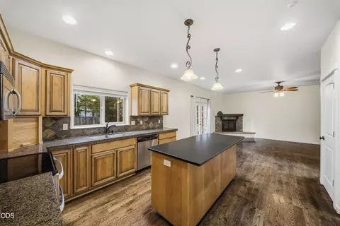 Kitchen - 17040 Kasserman Dr, Bend, OR 97707 photo 1 of 3
