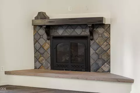 Living - 17040 Kasserman Dr, Bend, OR 97707 photo 2 of 3