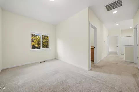 Bedroom - 17040 Kasserman Dr, Bend, OR 97707 photo 9 of 9