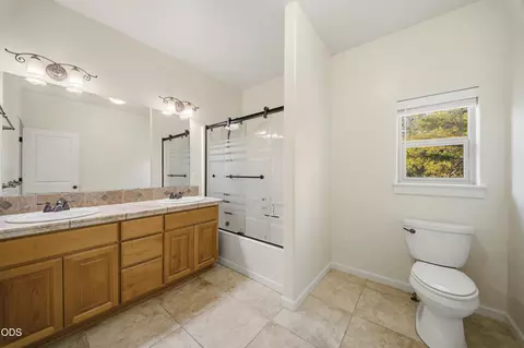 Bath - 17040 Kasserman Dr, Bend, OR 97707 photo 4 of 4