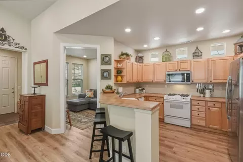 Kitchen - 61574 Devils Lake Dr, Bend, OR 97702 photo 1 of 4