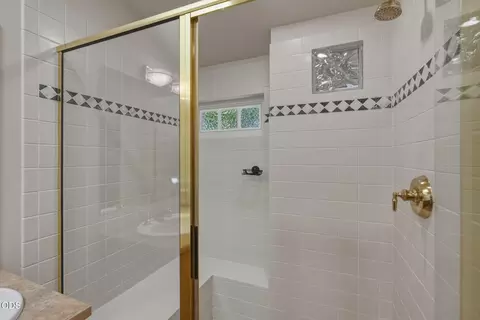 Bath - 61574 Devils Lake Dr, Bend, OR 97702 photo 2 of 3