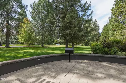 Exterior - 61574 Devils Lake Dr, Bend, OR 97702 photo 9 of 10