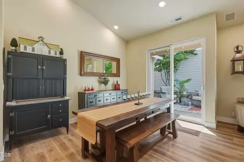 Dining - 61574 Devils Lake Dr, Bend, OR 97702 photo 2 of 2