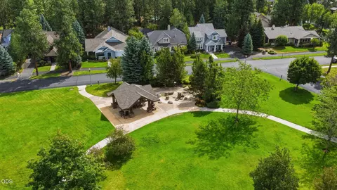 View/Area - 61574 Devils Lake Dr, Bend, OR 97702 photo 2 of 5