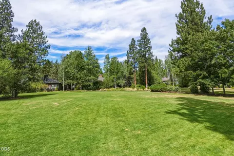 Exterior - 61574 Devils Lake Dr, Bend, OR 97702 photo 8 of 10