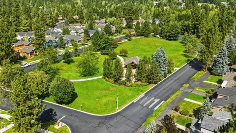 View/Area - 61574 Devils Lake Dr, Bend, OR 97702 photo 4 of 5