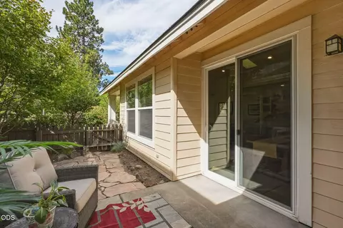 Exterior - 61574 Devils Lake Dr, Bend, OR 97702 photo 6 of 10