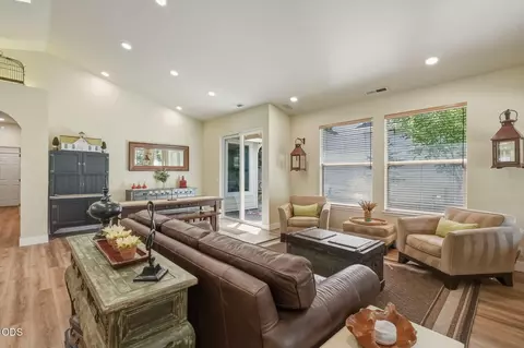 Living - 61574 Devils Lake Dr, Bend, OR 97702 photo 2 of 4