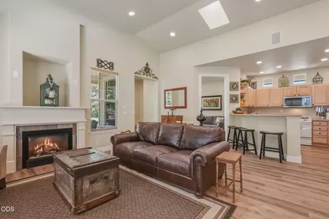 Living - 61574 Devils Lake Dr, Bend, OR 97702 photo 3 of 4