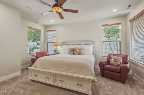 Bedroom - 61574 Devils Lake Dr, Bend, OR 97702 photo 1 of 4