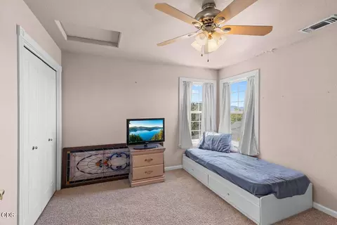 Bedroom - 1583 Panoramic Loop, Grants Pass, OR 97527 photo 2 of 2