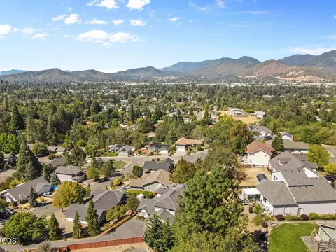 View/Area - 1583 Panoramic Loop, Grants Pass, OR 97527 photo 3 of 5