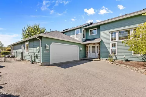 Exterior - 1583 Panoramic Loop, Grants Pass, OR 97527 photo 6 of 7
