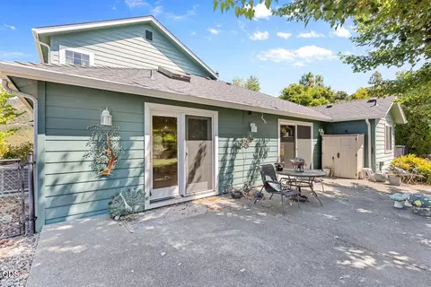 Exterior - 1583 Panoramic Loop, Grants Pass, OR 97527 photo 4 of 7