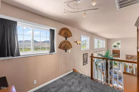 Entry Way - 1583 Panoramic Loop, Grants Pass, OR 97527 photo 3 of 3