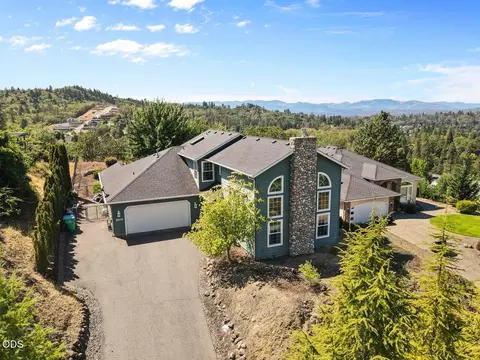 View/Area - 1583 Panoramic Loop, Grants Pass, OR 97527 photo 5 of 5