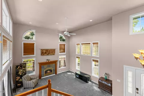 Living - 1583 Panoramic Loop, Grants Pass, OR 97527 photo 6 of 6