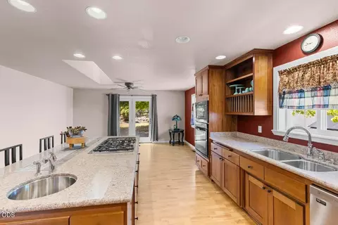 Kitchen - 1583 Panoramic Loop, Grants Pass, OR 97527 photo 8 of 8