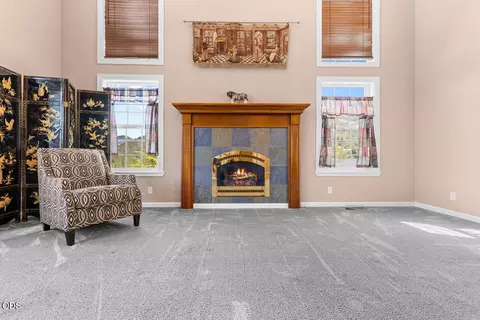 Living - 1583 Panoramic Loop, Grants Pass, OR 97527 photo 3 of 6