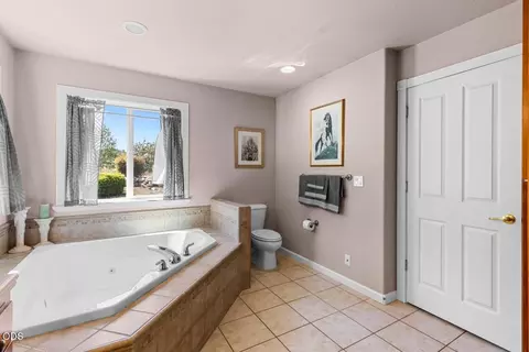 Bath - 1583 Panoramic Loop, Grants Pass, OR 97527 photo 2 of 6