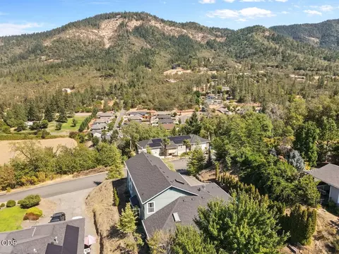 View/Area - 1583 Panoramic Loop, Grants Pass, OR 97527 photo 4 of 5