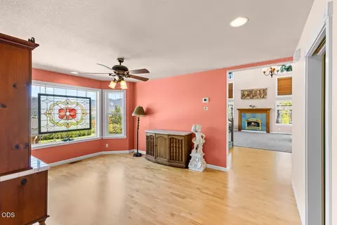 Dining - 1583 Panoramic Loop, Grants Pass, OR 97527 photo 1 of 1