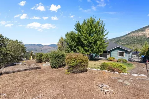 Exterior - 1583 Panoramic Loop, Grants Pass, OR 97527 photo 5 of 7