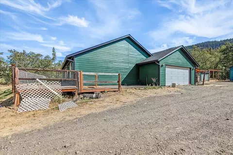 Exterior - 13021 E Antelope Rd, Eagle Point, OR 97524 photo 5 of 7