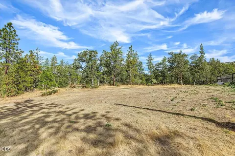 Exterior - 13021 E Antelope Rd, Eagle Point, OR 97524 photo 3 of 7