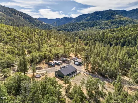 View/Area - 13021 E Antelope Rd, Eagle Point, OR 97524 photo 7 of 15