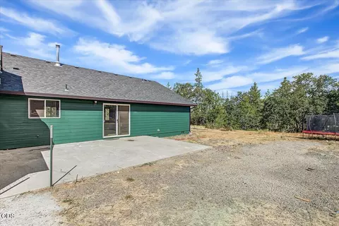 Exterior - 13021 E Antelope Rd, Eagle Point, OR 97524 photo 6 of 7