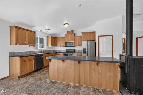 Kitchen - 13021 E Antelope Rd, Eagle Point, OR 97524 photo 1 of 3
